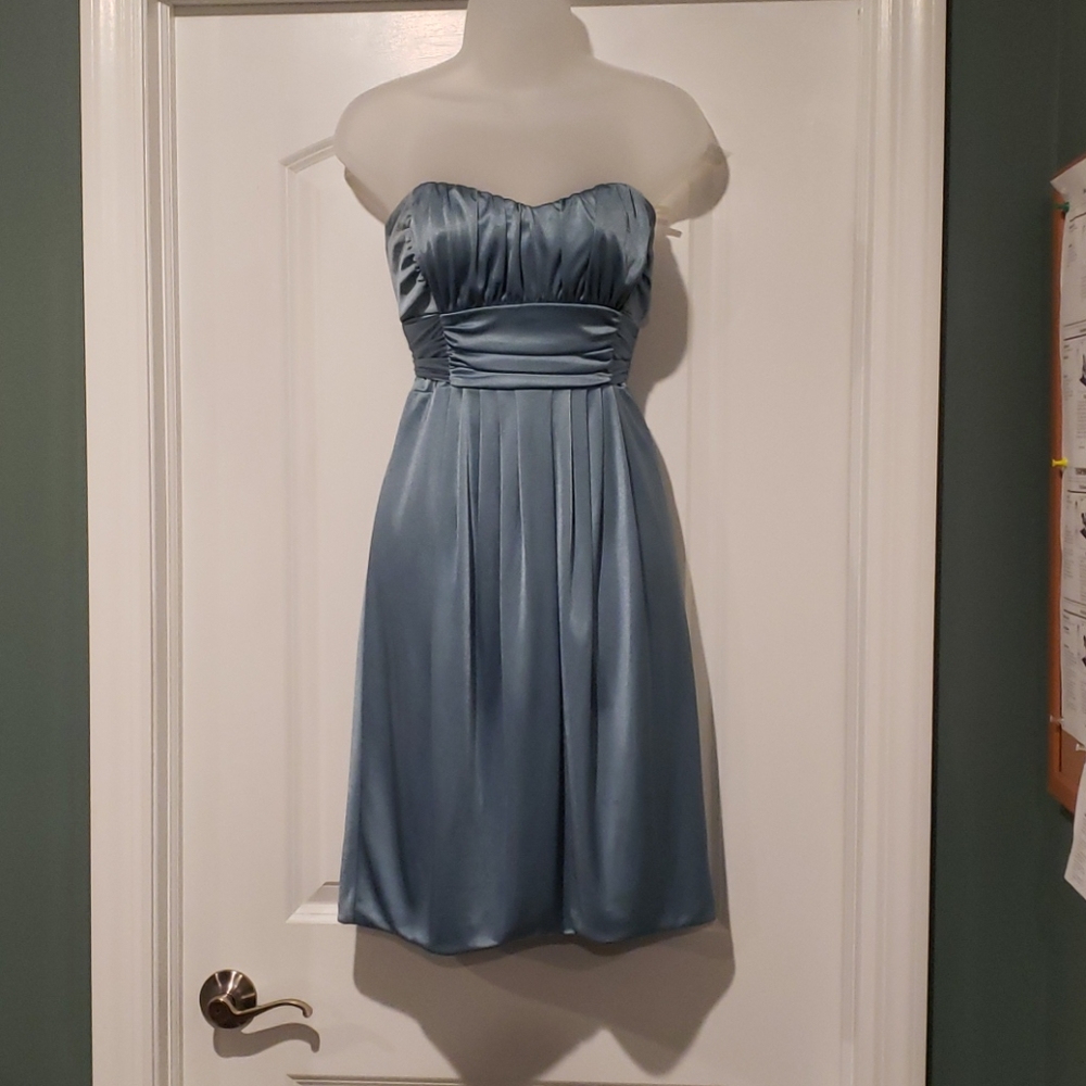 Dress - Picture 5 of 5